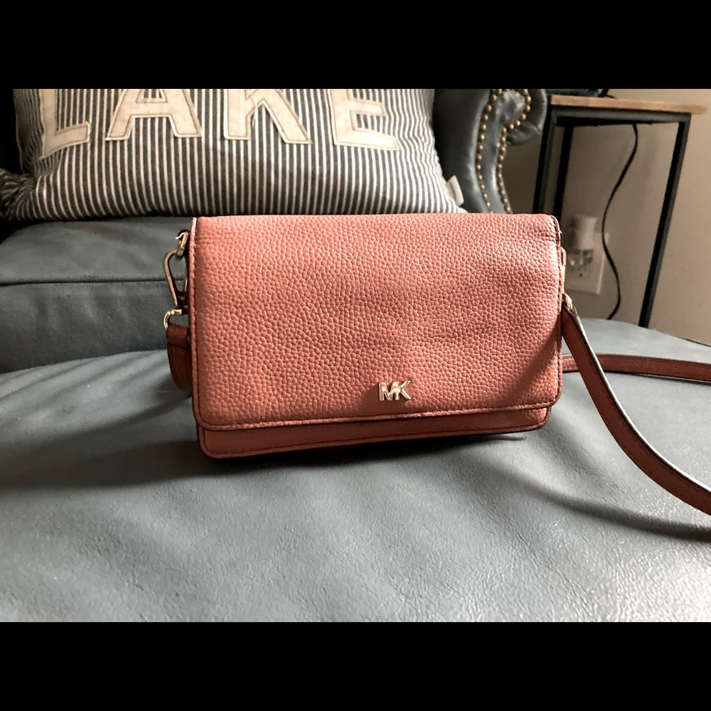 Michael Kors Crossbody in great condition. Used daily but has lots of life left.
